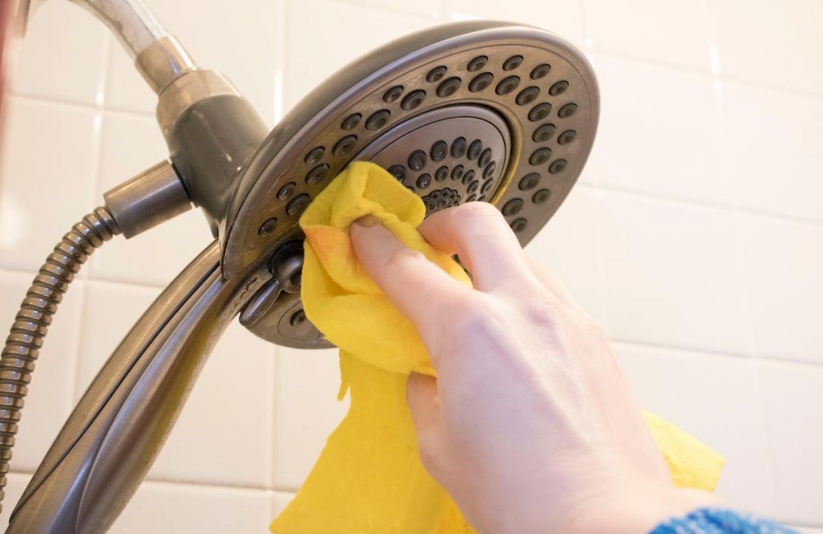 آموزش تمیز کردن رسوب سردوش حمام